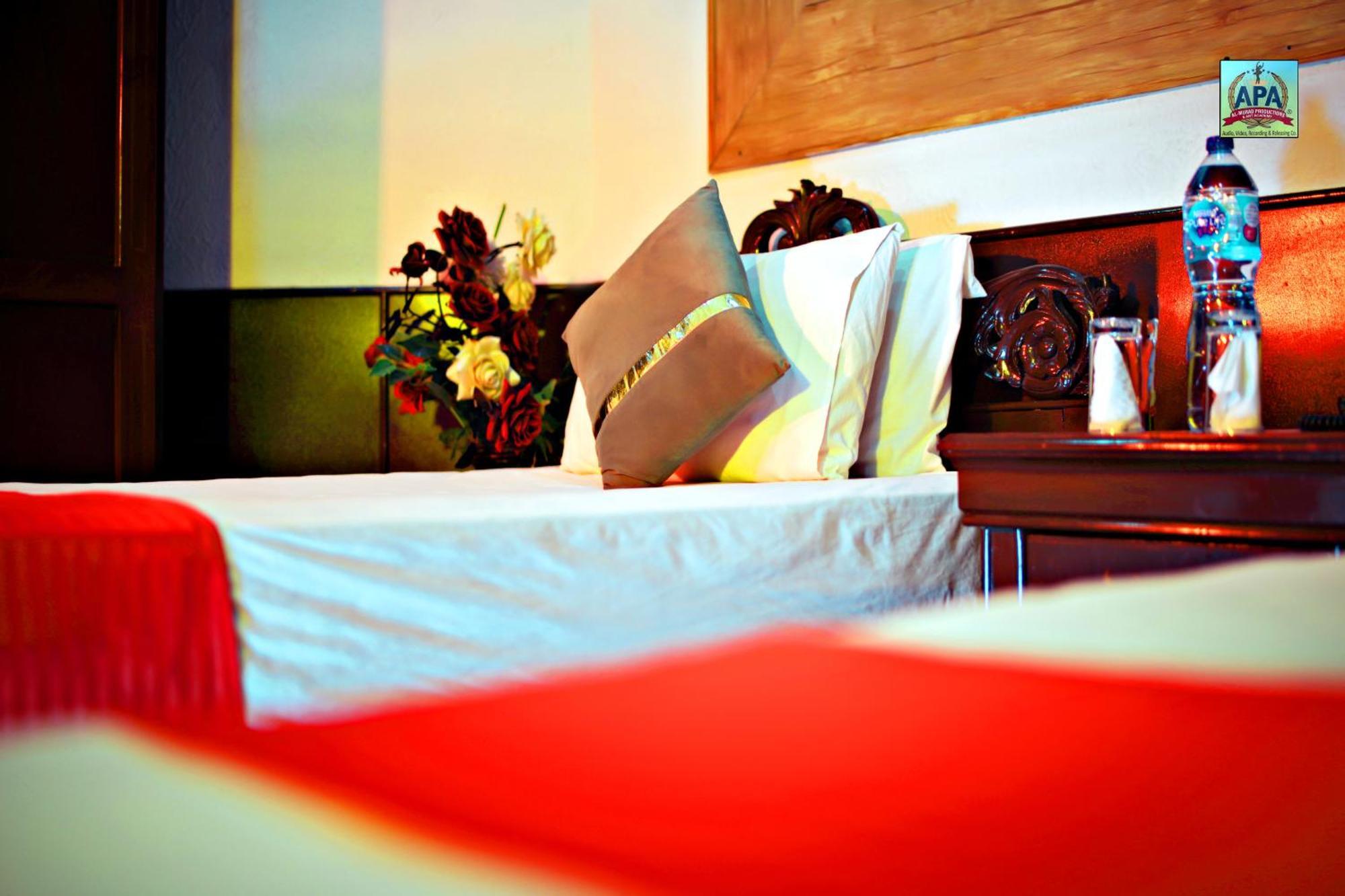 Quick Continental Hotel - Jail Road Lahore Buitenkant foto