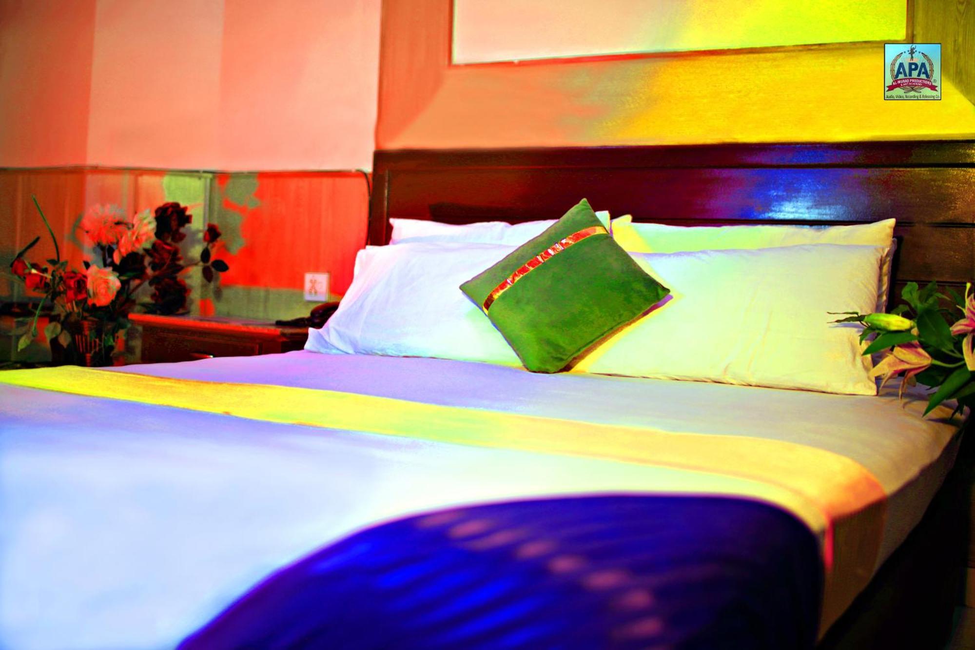 Quick Continental Hotel - Jail Road Lahore Buitenkant foto